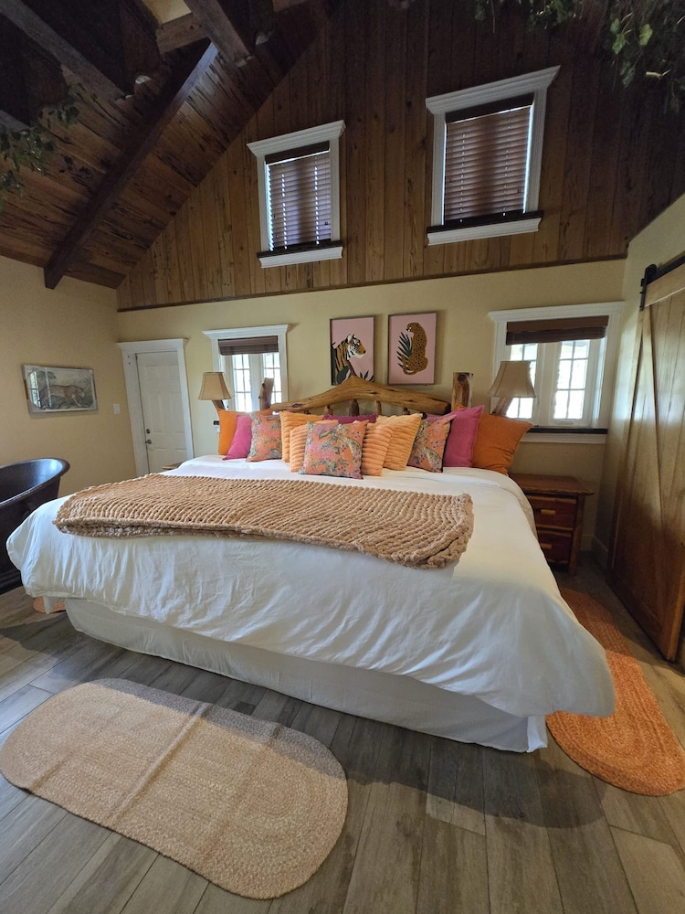 NEW Jungle Paradise Treehouse Suite With Resort Amenities Elevator Access Outdoor Kitchen Lagoon Lazy River Pool RV Hook up