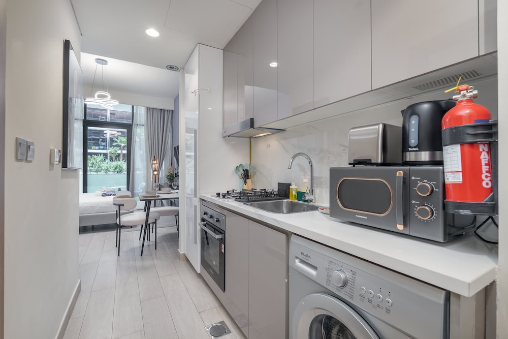 Elegant Studio With Garden in Meydan - Dubai