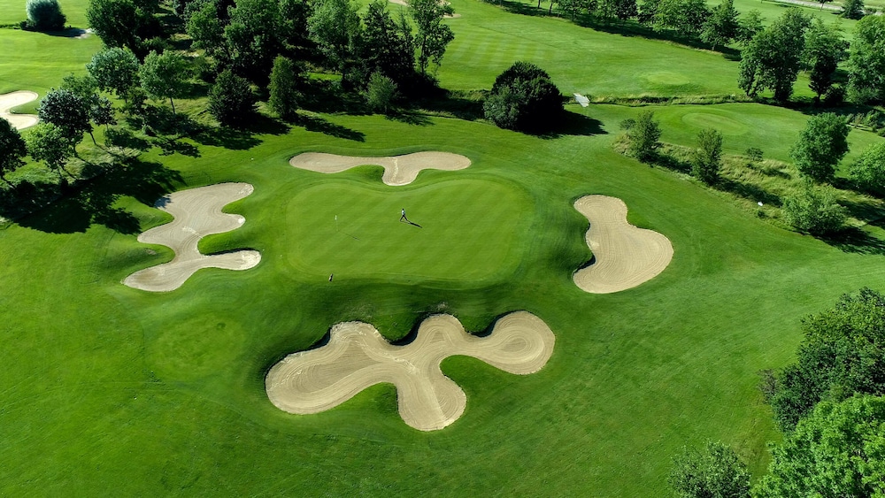 Le clos champagnac at Hotel Golf Chateau de Chailly
