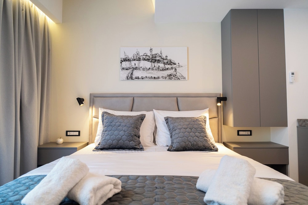 Seafront Sunset Studio&Rooms