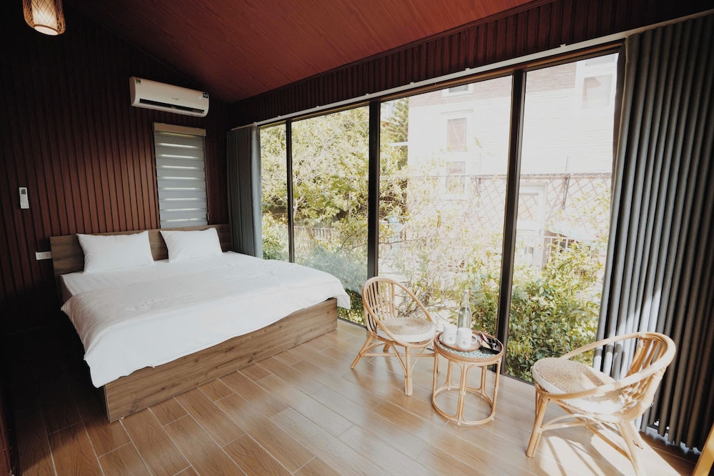 Hola Homestay