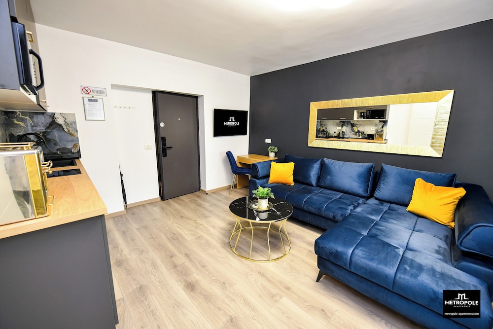 Metropole Apartments Central City