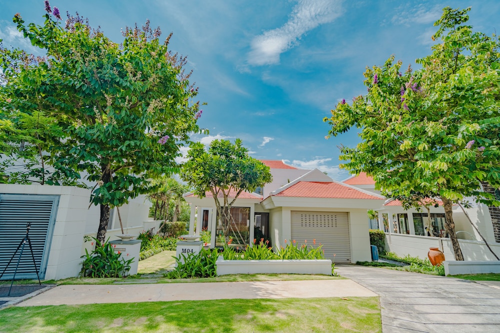 Ocean villas 2 bedroom in Danang view 3