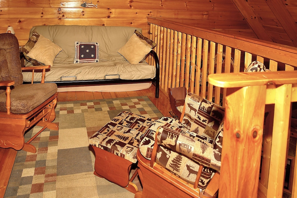 A Bit of Heaven - 2 Bedrooms, 2 Baths, Sleeps 8 Cabin by RedAwning