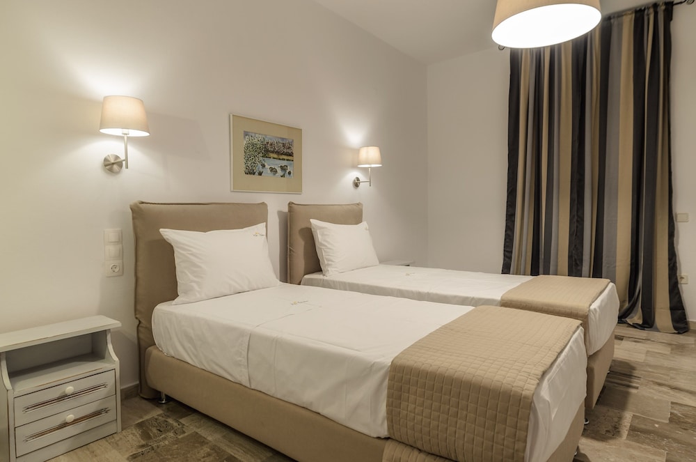 Kiki Studios & Apartments