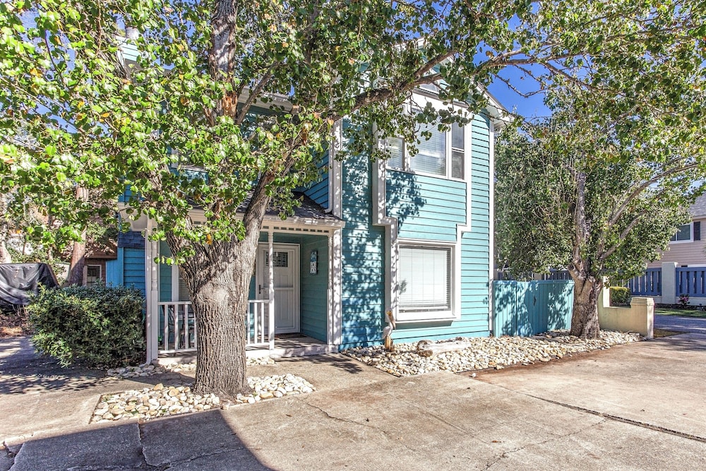 < 1 Mi to Ocean: North Myrtle Beach Home w/ Grill!