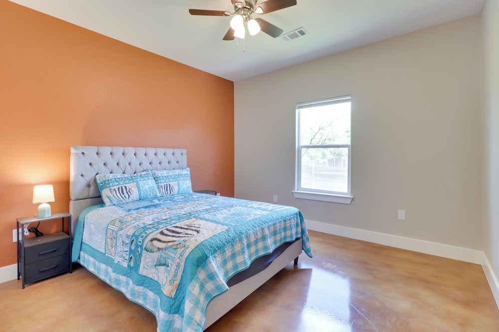 Quiet Hill Country Home: 1 Mi to Lake LBJ Access!