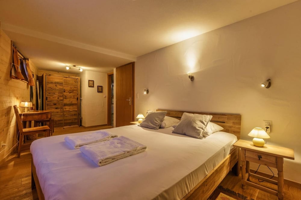 Beautiful Apartment Under Owners Chalet