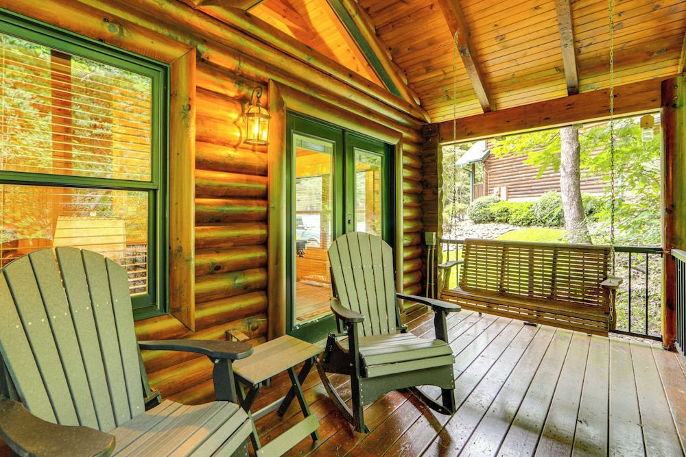 1 Mi to Dtwn Gatlinburg: Hot Tub Haven in Smokies!