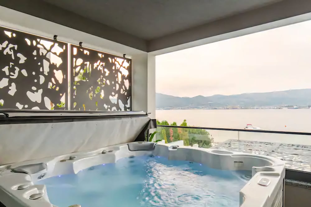 Villa Palace Al Nera Luxurius at sea With 2 Swimming Pools Saunas