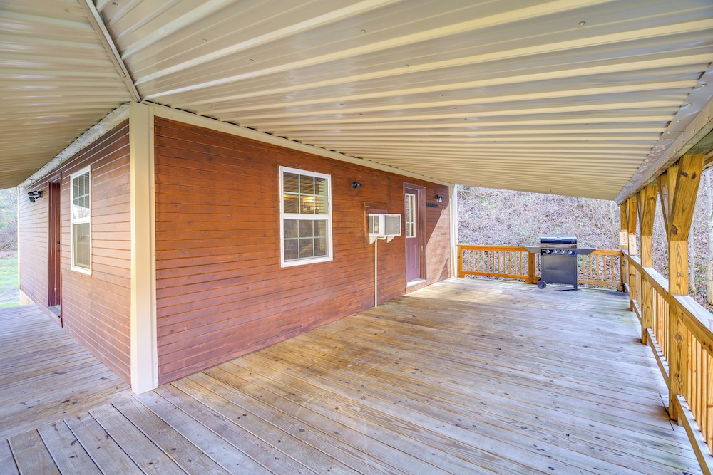 8 Mi to Hatfield-mccoy Trails: Cabin in Delbarton