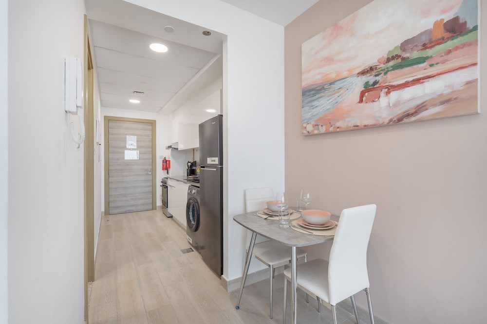 An Exceptional Studio in JVC That Sleeps 2