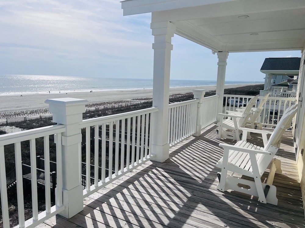 1 Ez Access 4 Bedroom Home by RedAwning