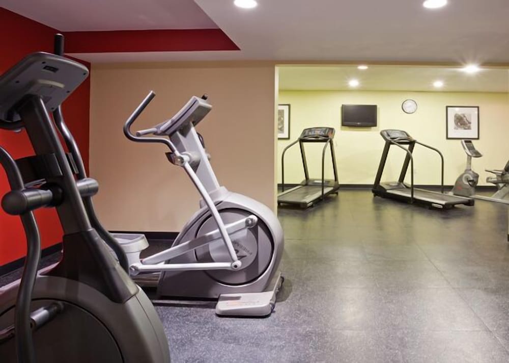 Milwaukee Vacations - Hampton Inn Glendale Milwaukee, WI - Property Image 10