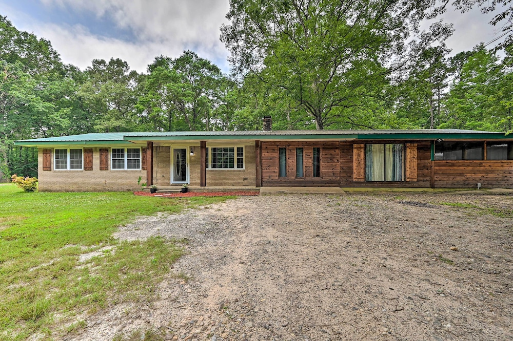 Quiet Abode w/ Gas Grill ~ 5 Miles to Broken Bow! view 5