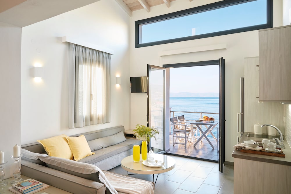 Eleia Seafront Rooms & Villas
