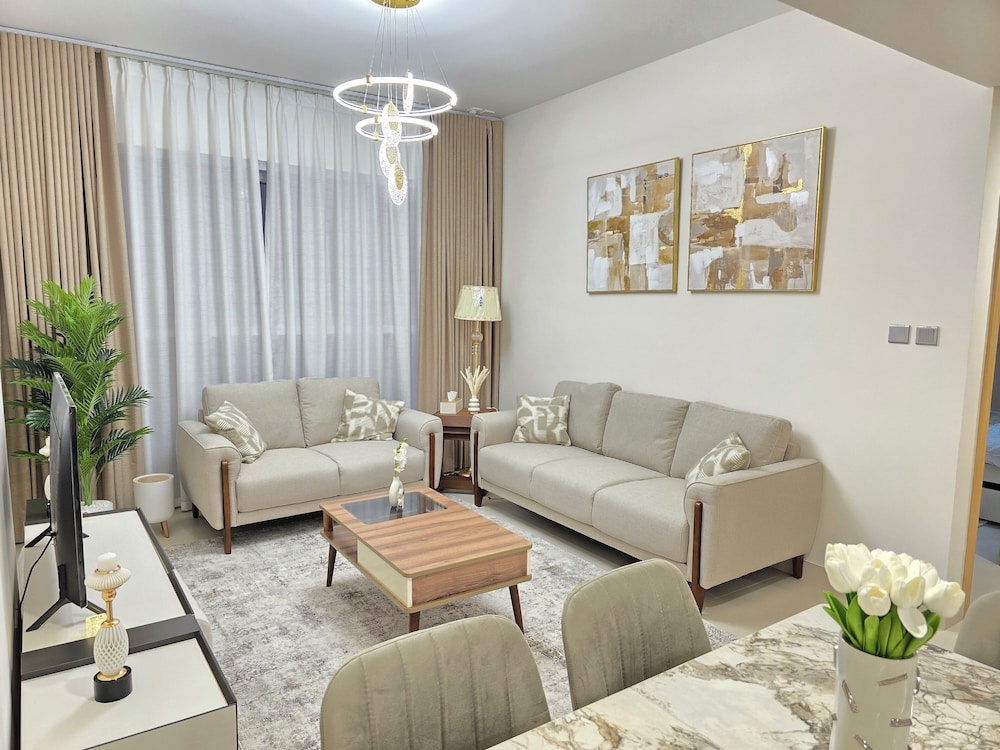 LUXURY BOULEVARD 2BHK