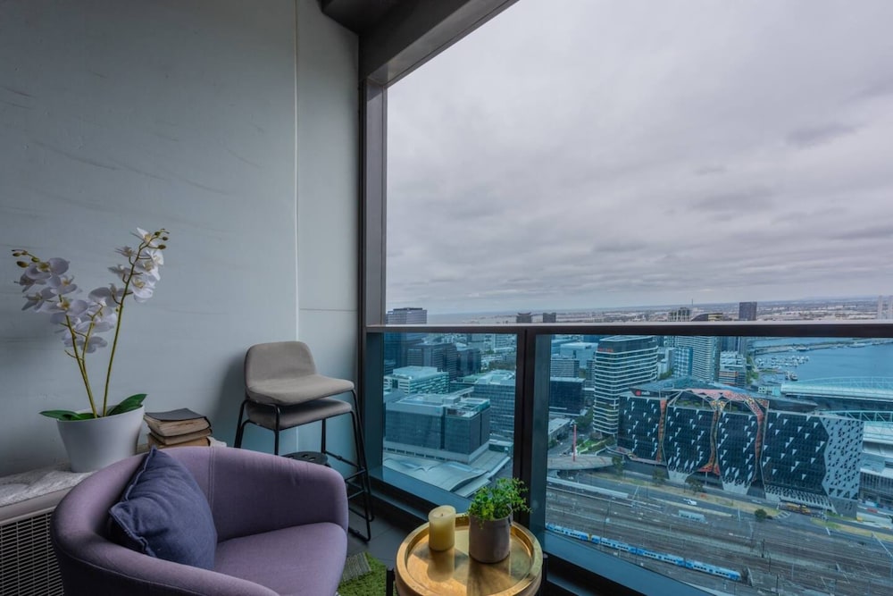 Homely 1BR Apt Near Southern Cross Station w/ Pool