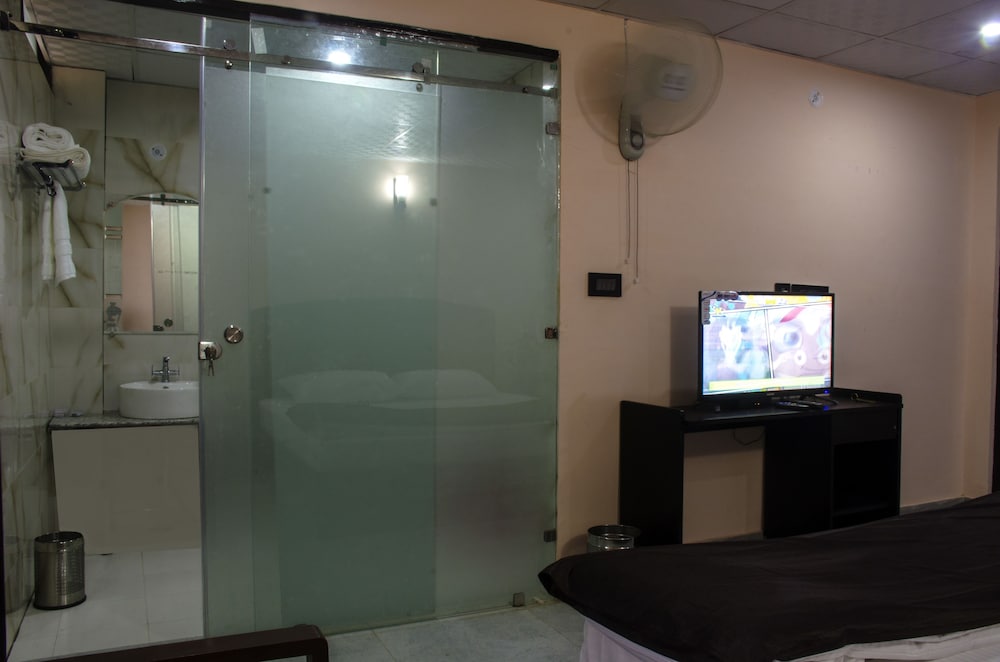 Corbett Hill Resorts  by OpenSky, Lansdowne