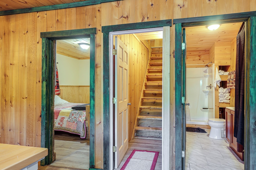 Hike, Raft, Ski & More: Cozy Cabin in Johnsburg!