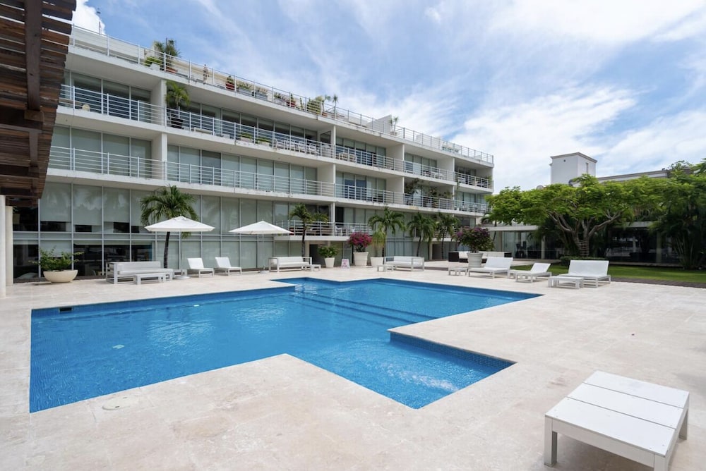 Magia Beachside by Bric