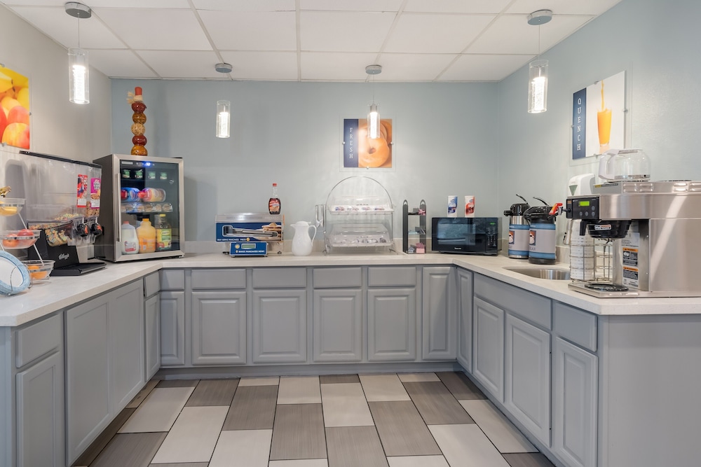 Atlanta Vacations - SureStay Hotel by Best Western Columbus Downtown - Property Image 11
