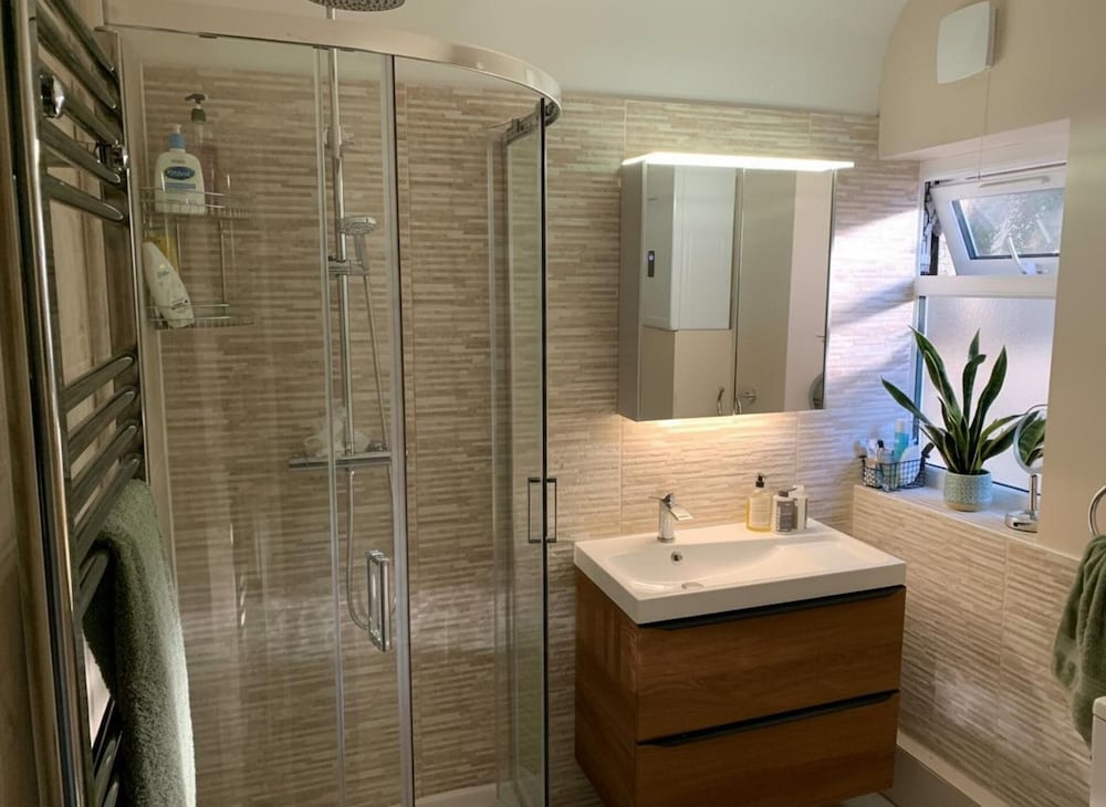 Tranquil Studio - Sleeps 2 & Private Parking