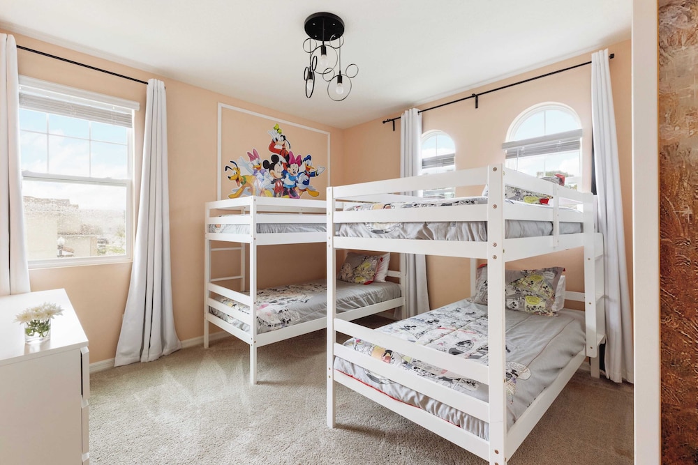Sleeps 25! In Solara Resort, Near the Theme Parks Coconut Breeze by Avantstay
