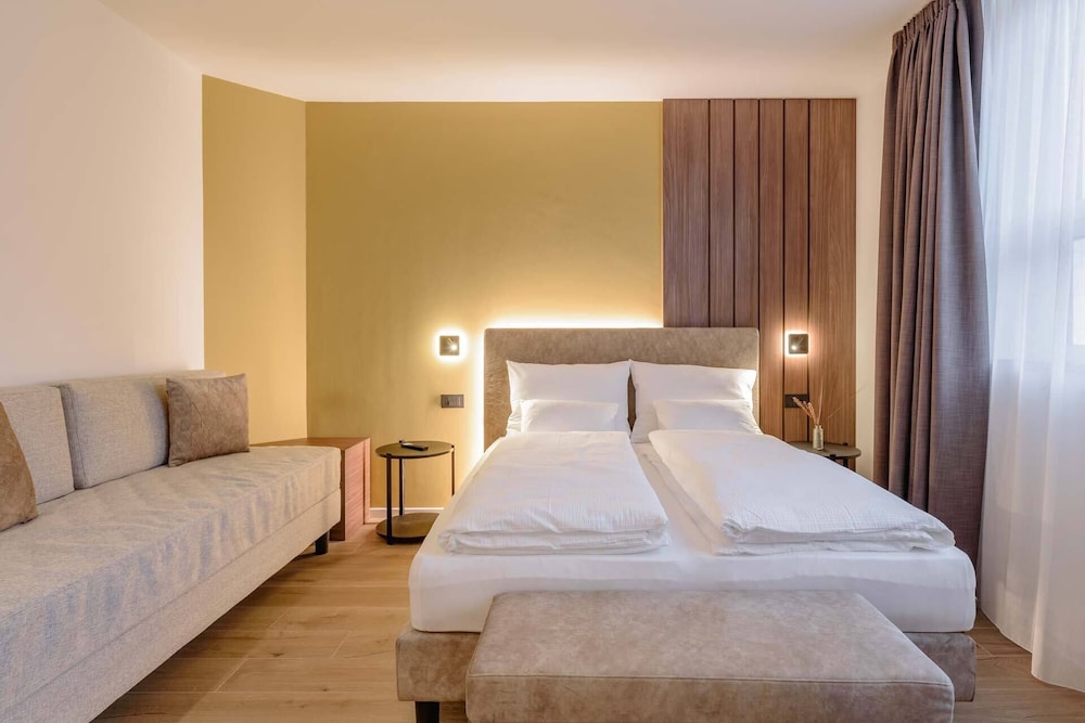 NAOMI Rooms