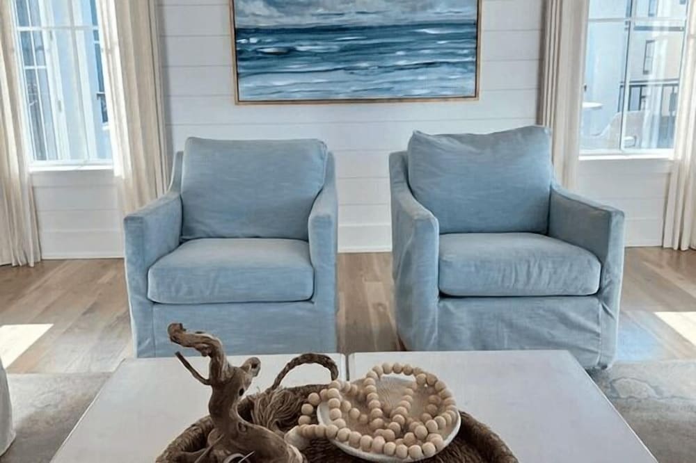 Sunset Pointe 30A by Avantstay Gulf Views, Carriage, Pool