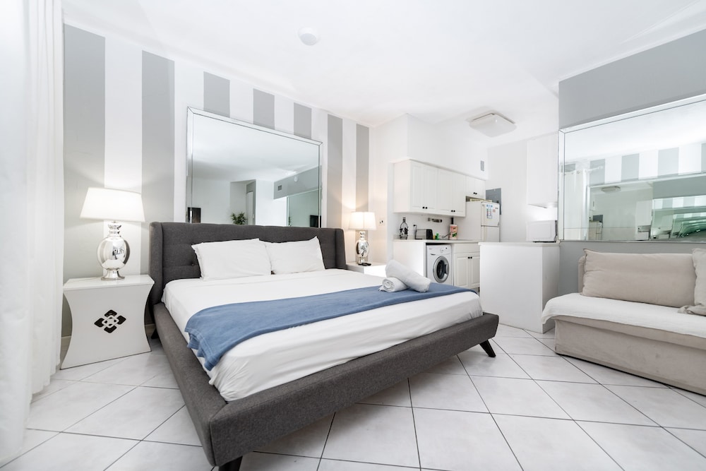 Collins Beach Apartments
