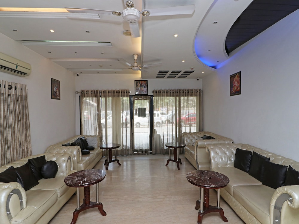 OYO 11201 Near Bhikaji Cama Place