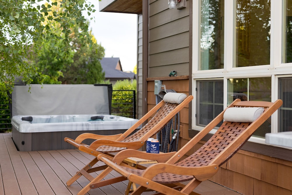 Forest Ridge Loop by Avantstay Hot Tub Private Community Amenities