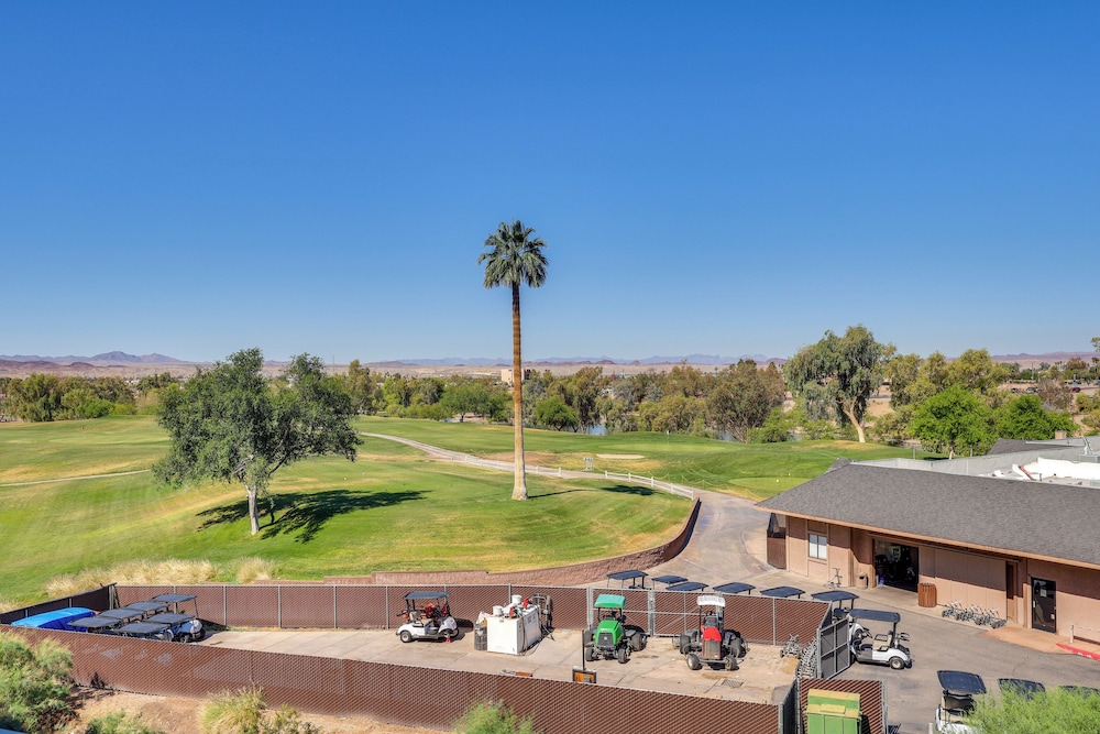 London Bridge Views: Havasu Condo on Golf Course