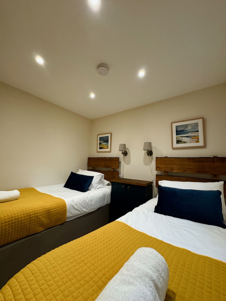 Hayne Barn Estate - Private Estate : 6 Eco Lodges - 1 Studio