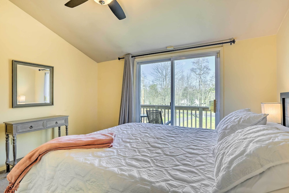 Cozy House: Surrounded by Community Lakes! view 3
