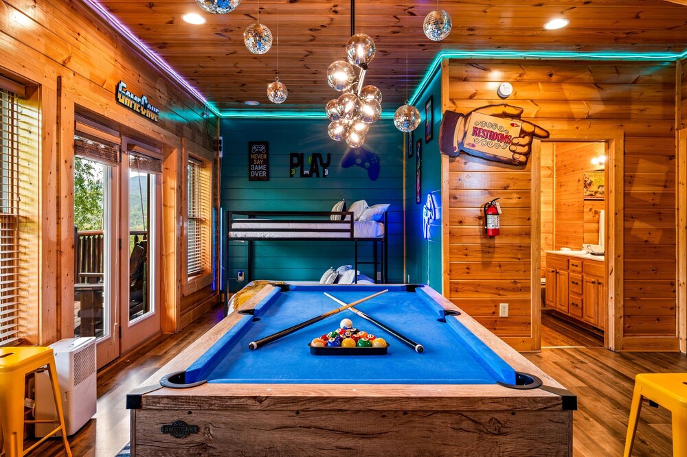 Amazing Views w Gameroom Hot Tub Pool