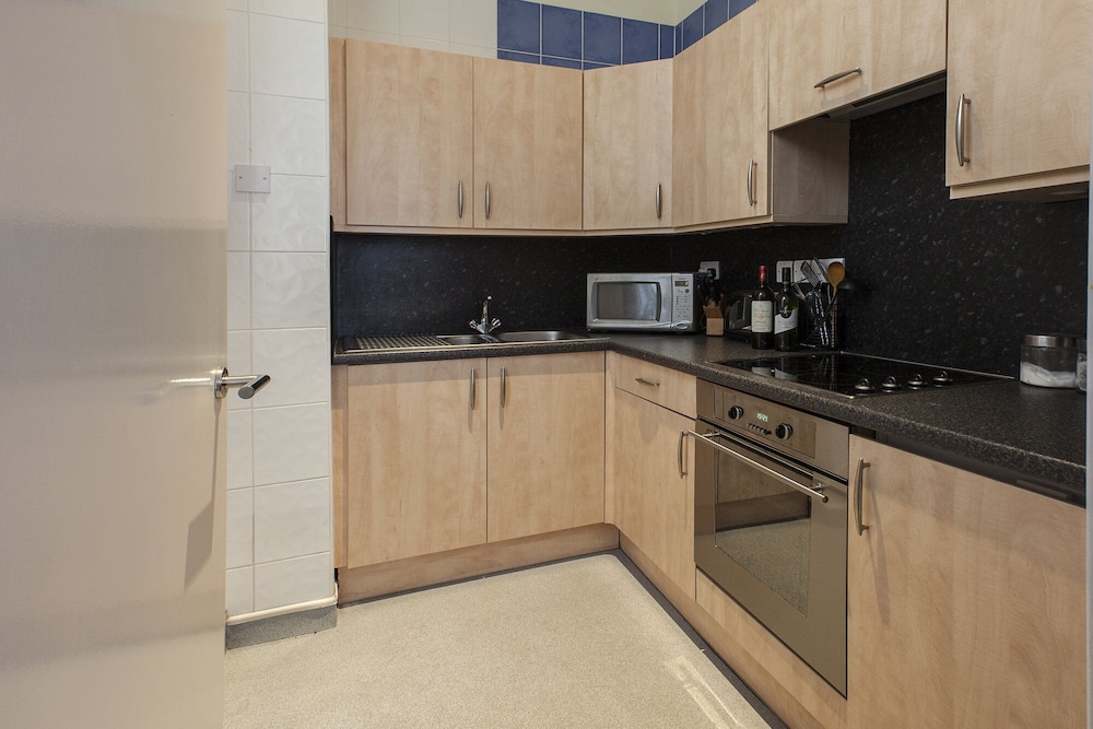 Historic Building Large Central 2 Bedroom Apartment Sleeps 6 view 4