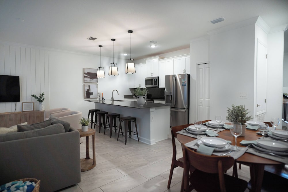 4BR Luxury Home at Champions Gate With Pool