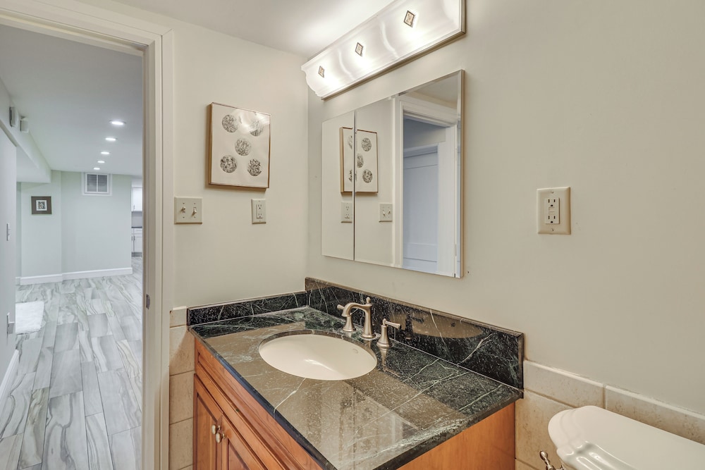 Walk to Hudson River Parks: Recently Renovated Apt