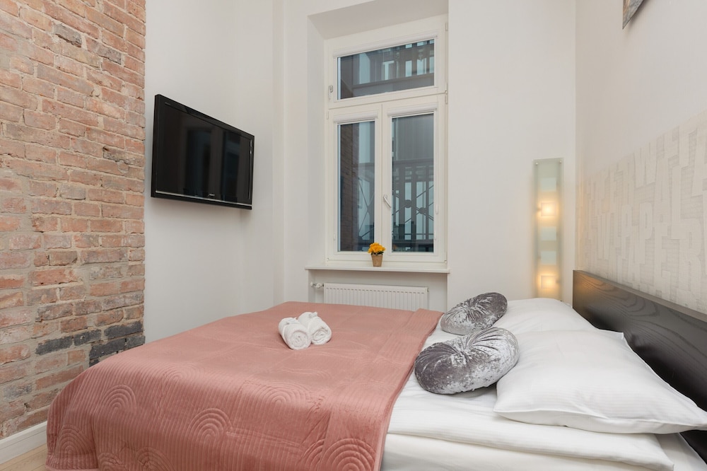 Warsaw Radna Apartment by Renters view 3