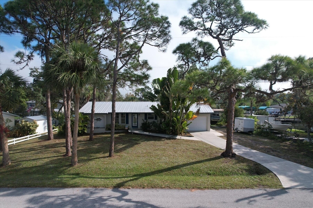 Englewood 2 Bedroom Canalfront Pool Cottage 2 Home