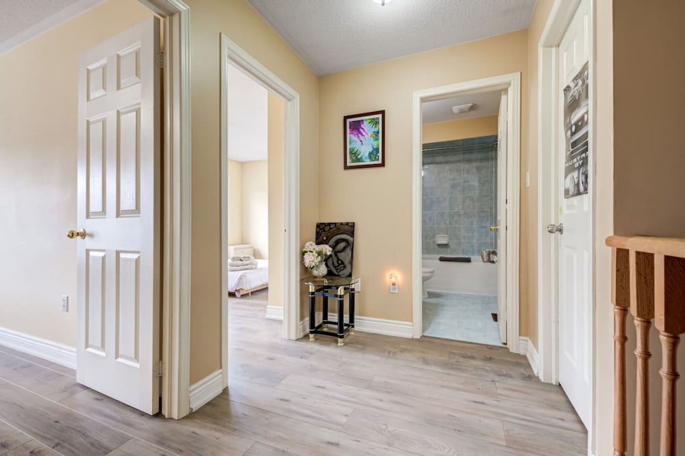 Brampton Retreat Quiet 2BR Residential Area