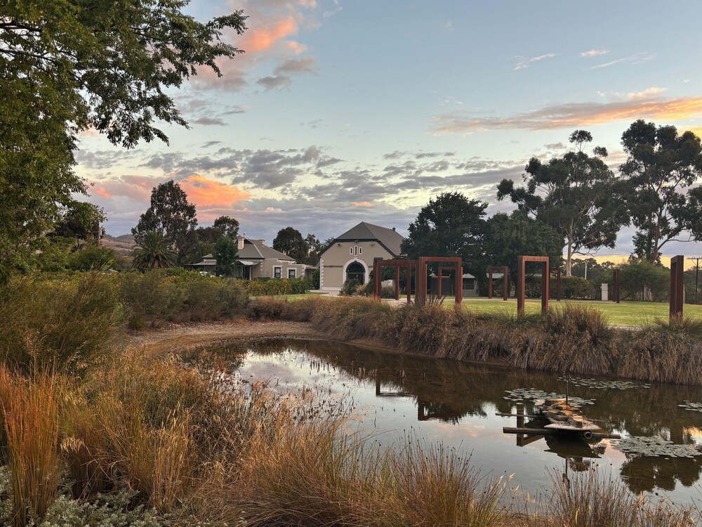 Pirathon Country Estate