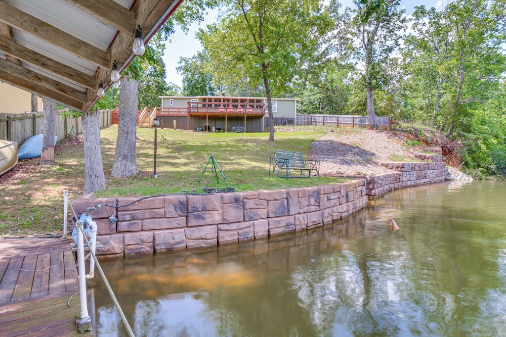 Boat, Fish, Relax: Lake Russell Retreat w/ Dock
