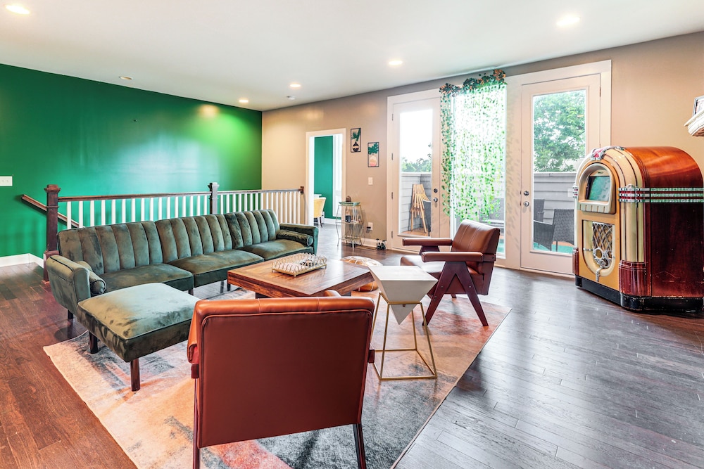 Pet-friendly Abode w/ Balcony in East Nashville!