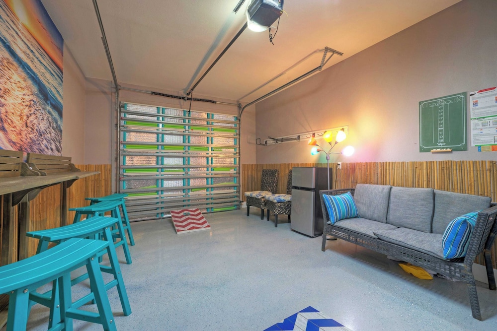 Sleeps 23, 2 Beachside Homes Resort Pool, Walk to the Beach, Balcony + Yard