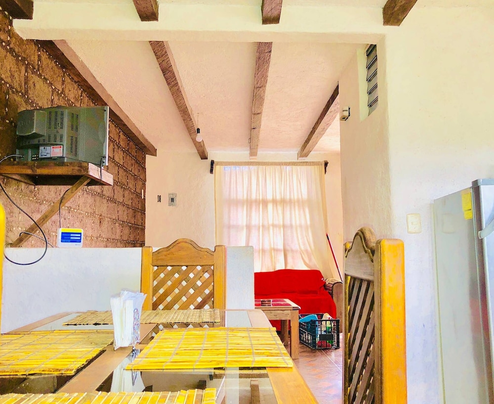 Comfy 4 Bedroom Town House Garden Market Area view 5