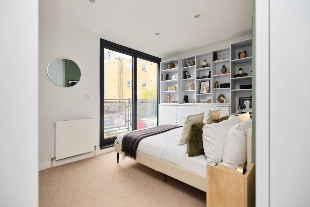 The Kensal Green Wonder - Bright 2bdr Flat With Balcony