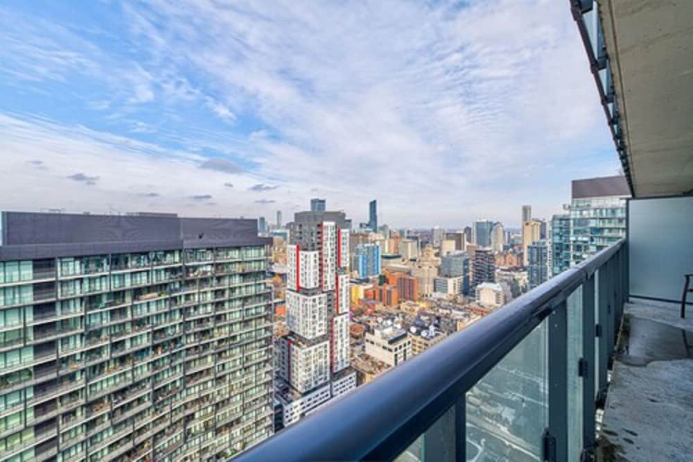 Velvet Stays – Entertainment District